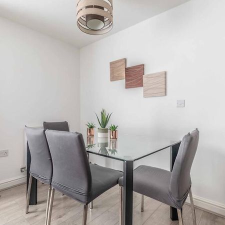 2 Bed & 2 Bath Cosy Apartment Slough- Free Parking Bagian luar foto