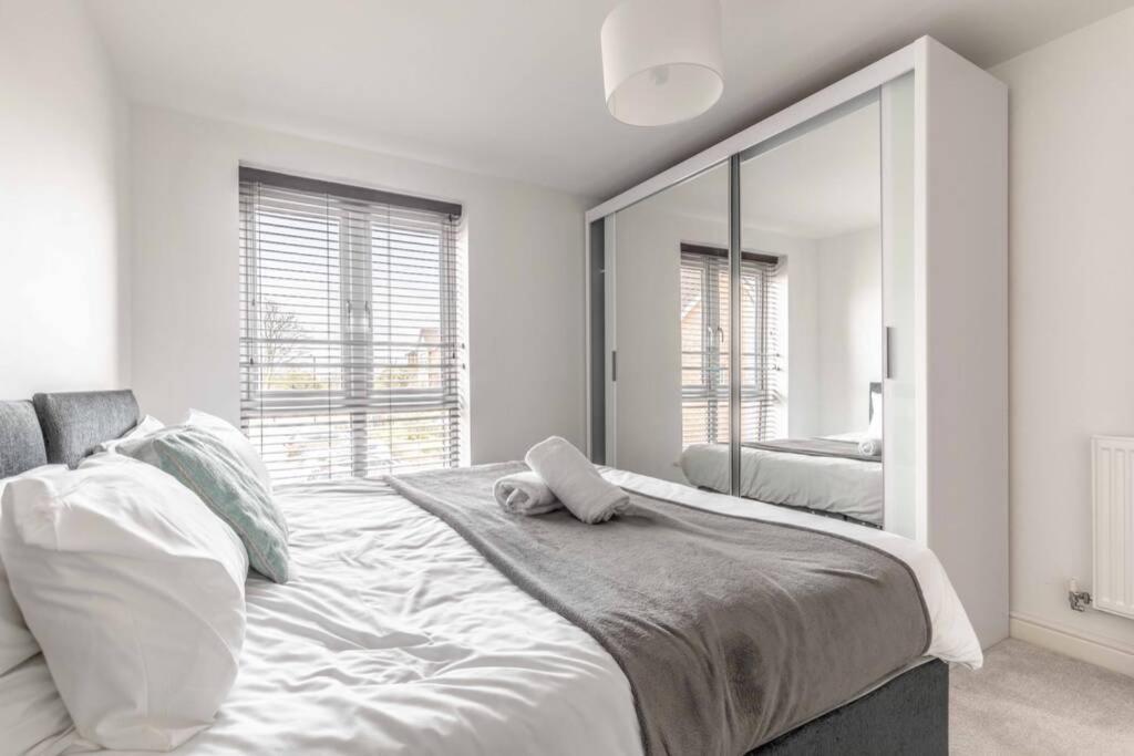 2 Bed & 2 Bath Cosy Apartment Slough- Free Parking Bagian luar foto